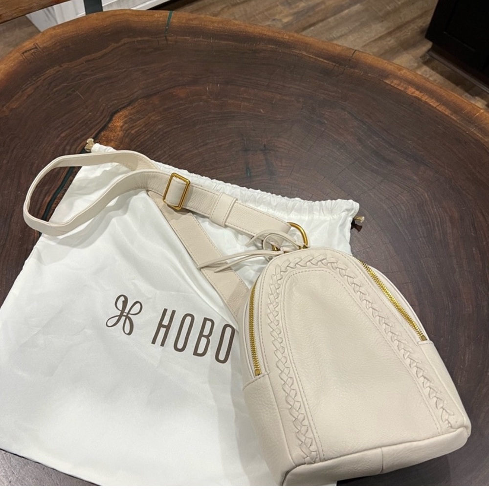 HOBO International Fern Slingbag in Birch - Picture 2 of 10
